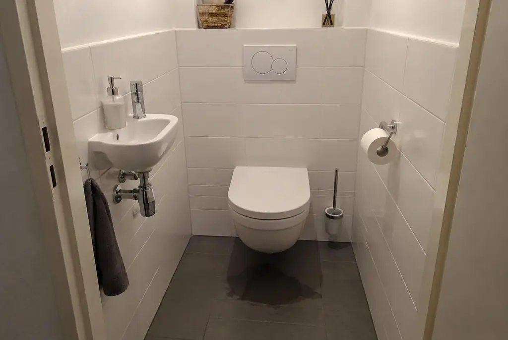 Lekdetectie Tilburg – natte vloer bij een toilet